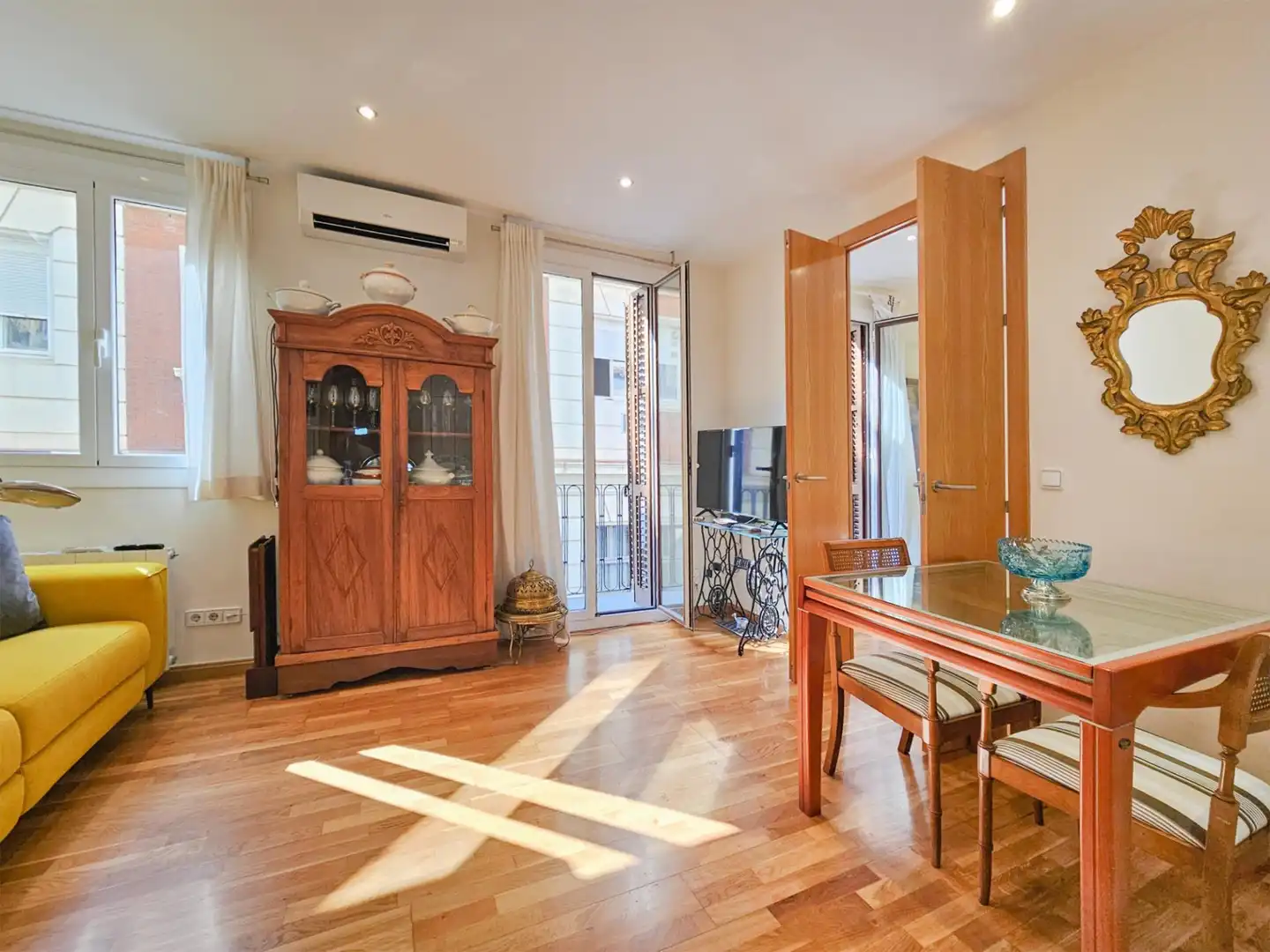 Flat with balcony for sale in Carrer IGUALADA, imagen 2