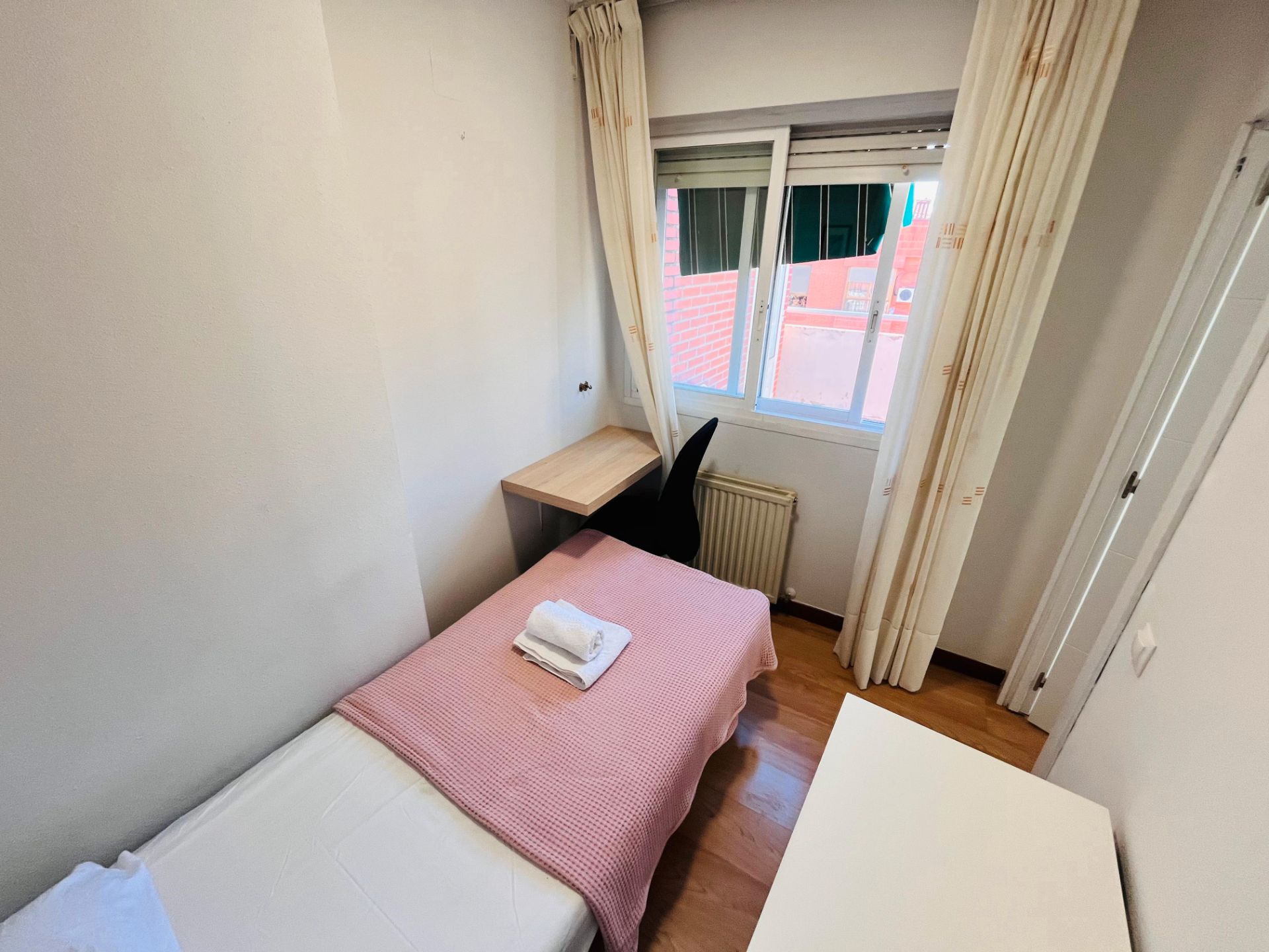 Bedroom of Flat to share in  Madrid Capital  with Heating, Terrace and Furnished