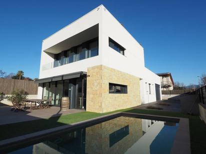 Vista exterior de Casa o xalet en venda en Canovelles amb Aire condicionat, Calefacció i Jardí privat