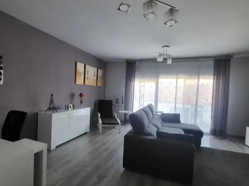 Sala de estar de Piso en venta en Cornellà de Llobregat con Aire acondicionado y Balcón