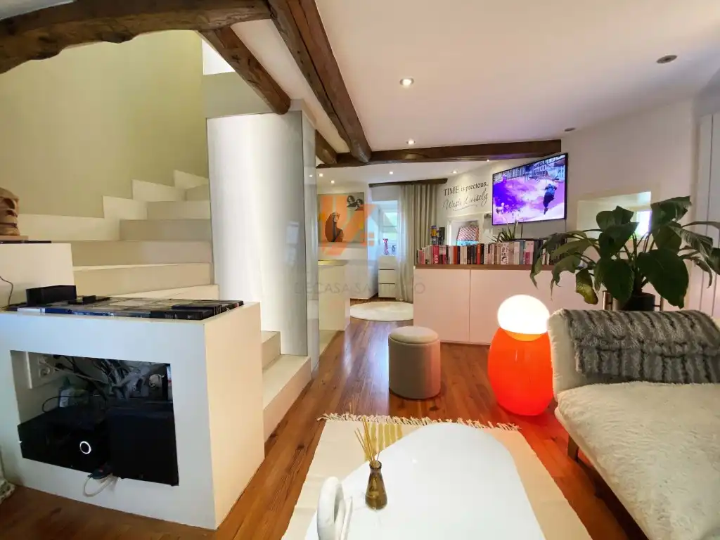 Living room of Houses for sale in Santiago de Compostela   with Washing machine