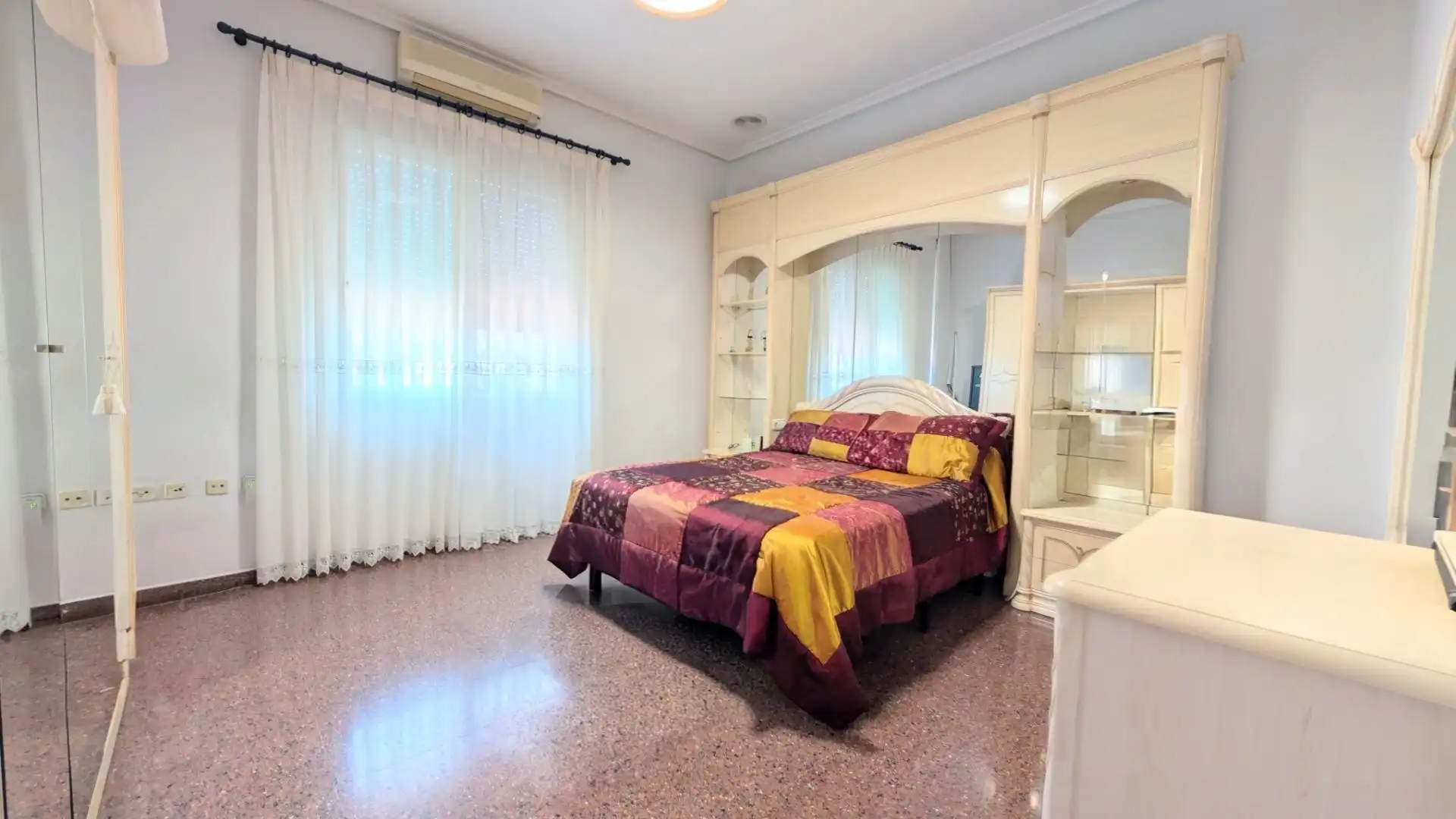 Dormitori de Casa o xalet en venda en Elche / Elx amb Aire condicionat, Calefacció i Jardí privat