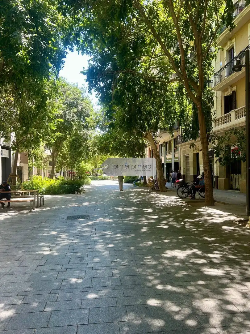 Vista exterior de Piso en venta en Barcelona con Aire acondicionado, Calefacción y Parquet