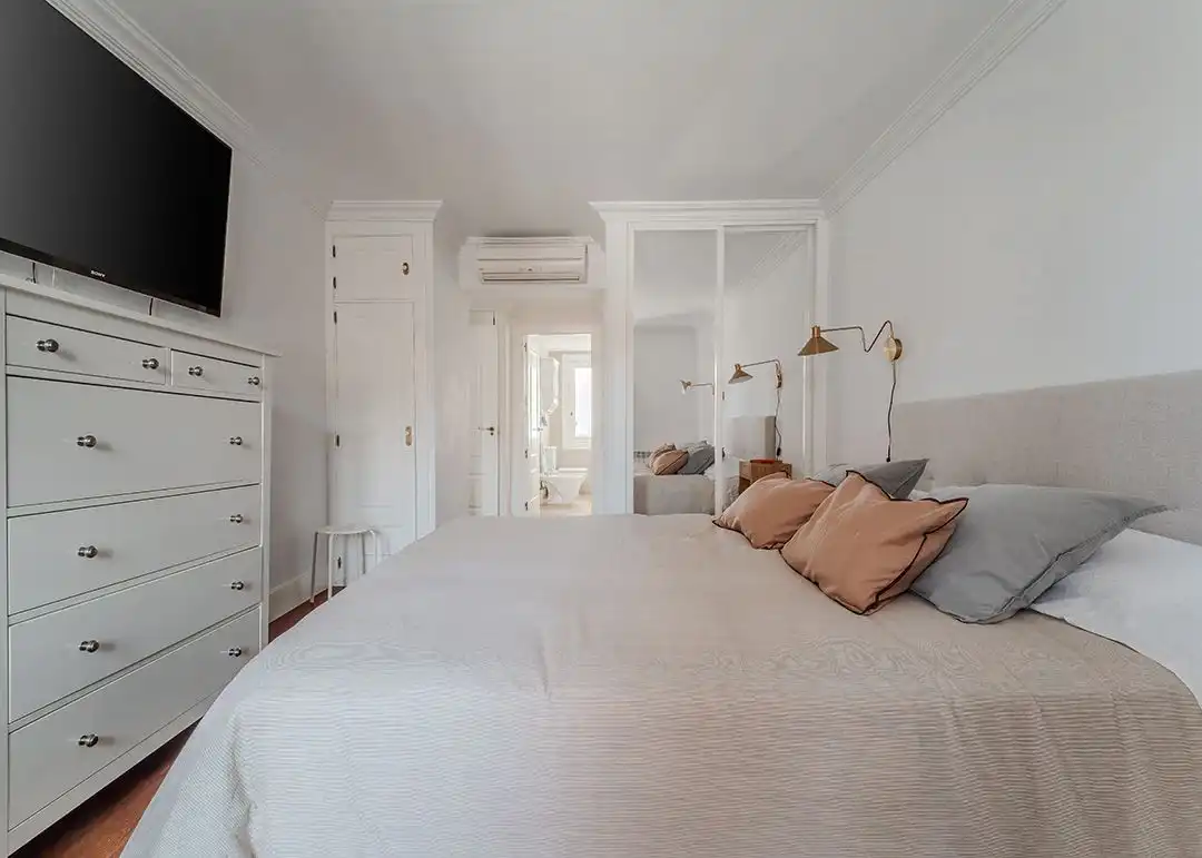 Schlafzimmer von Wohnung zur Miete in Madrid mit Klimaanlage und Heizung