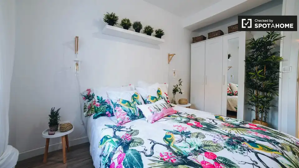 Bedroom of Flat for share in Madrid  with Air Conditioner, Heating and Terrace
