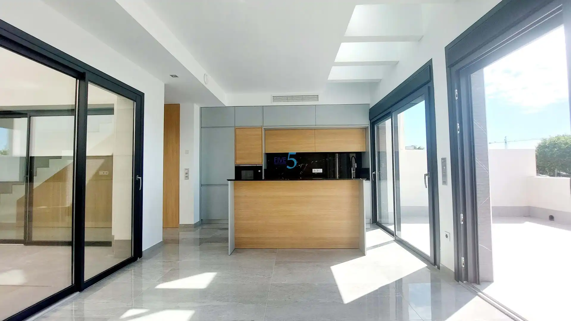Cuina de Casa o xalet en venda en San Pedro del Pinatar amb Aire condicionat, Terrassa i Piscina