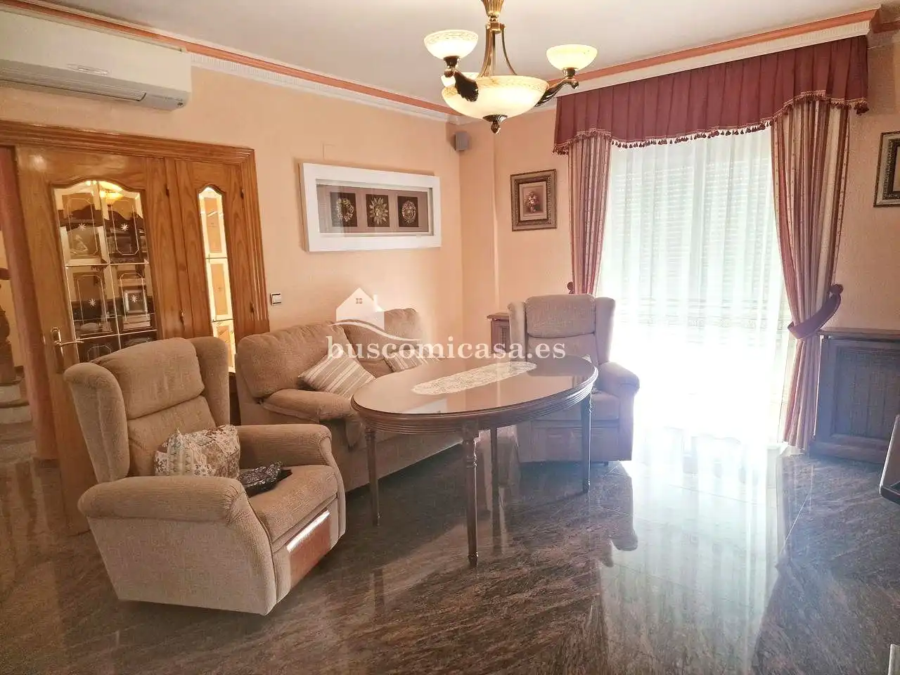 Sala d'estar de Casa adosada en venda en Torredelcampo amb Aire condicionat, Calefacció i Jardí privat