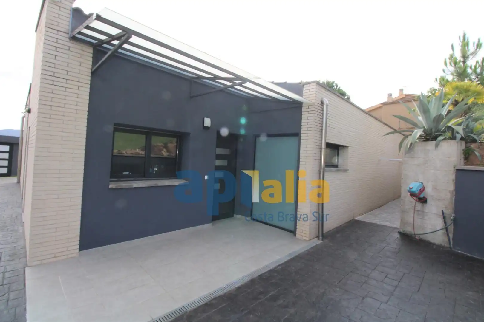 Vista exterior de Casa o xalet en venda en Lloret de Mar amb Calefacció, Jardí privat i Piscina