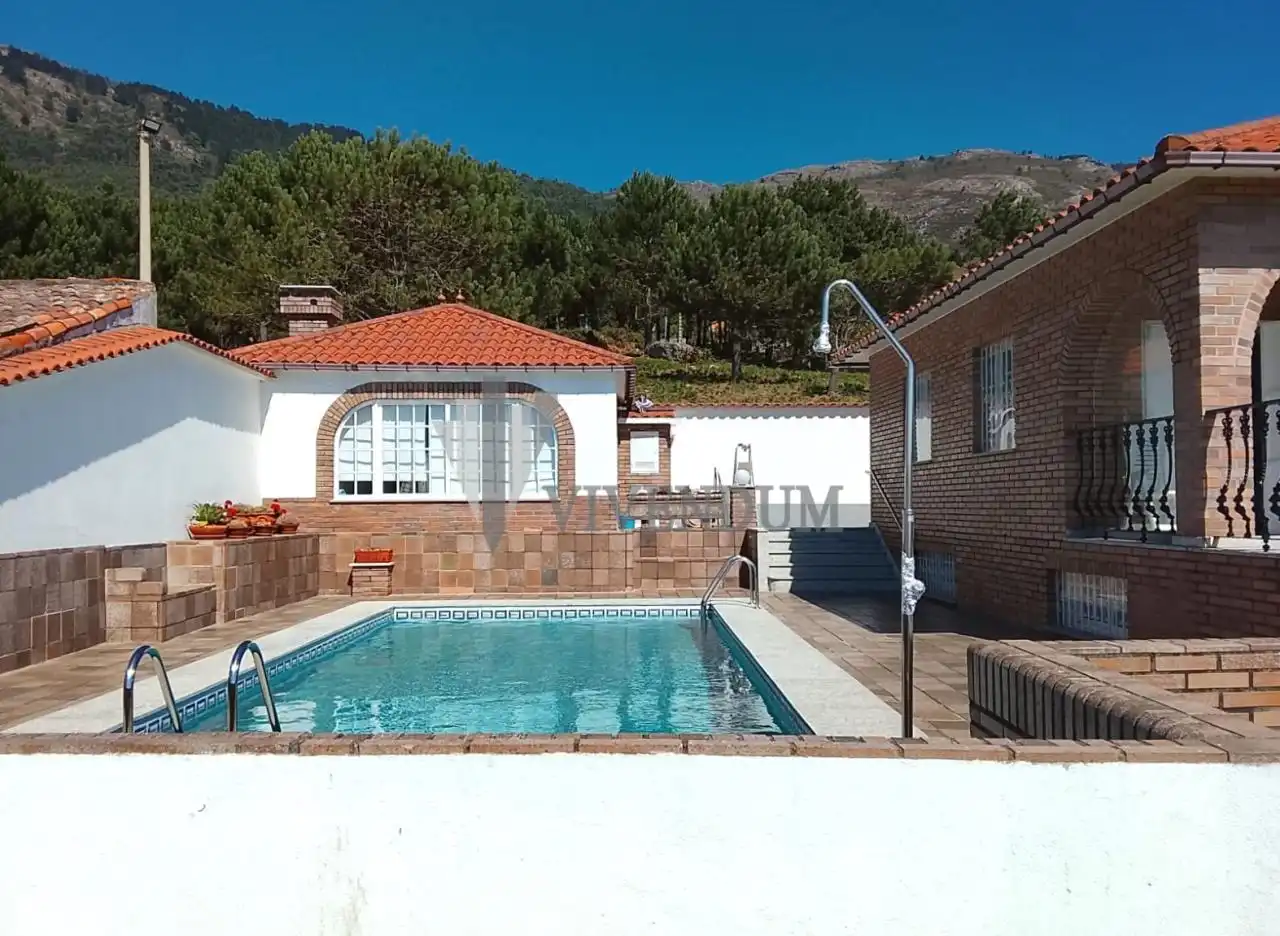 Vista exterior de Casa o chalet de alquiler en Oia con Jardín privado, Terraza y Piscina