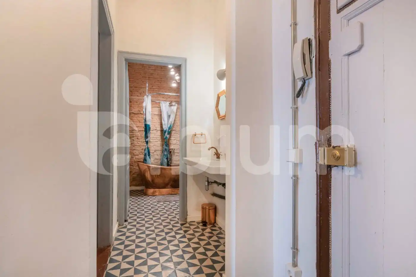 Badezimmer von Wohnung zum Verkauf in Barcelona mit Klimaanlage und Terrasse