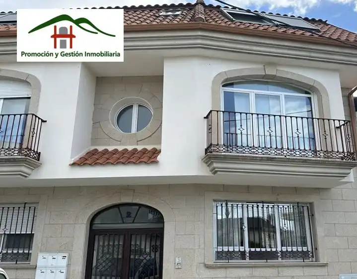 Vista exterior de Pis en venda en Hoyo de Manzanares amb Calefacció, Jardí privat i Terrassa