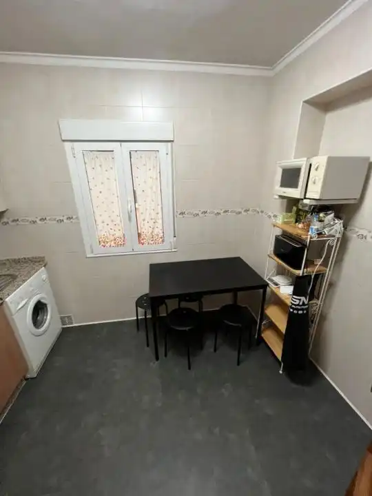Cocina de Piso de alquiler en Ourense Capital  con Calefacción, Parquet y Trastero