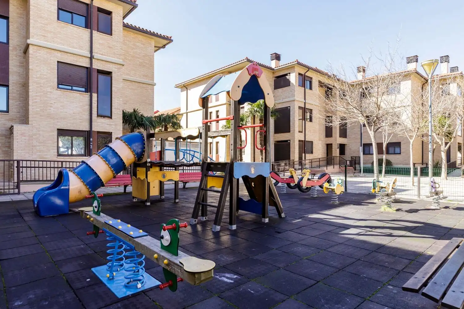 Vista exterior de Casa adosada en venda en María de Huerva amb Calefacció, Jardí privat i Terrassa
