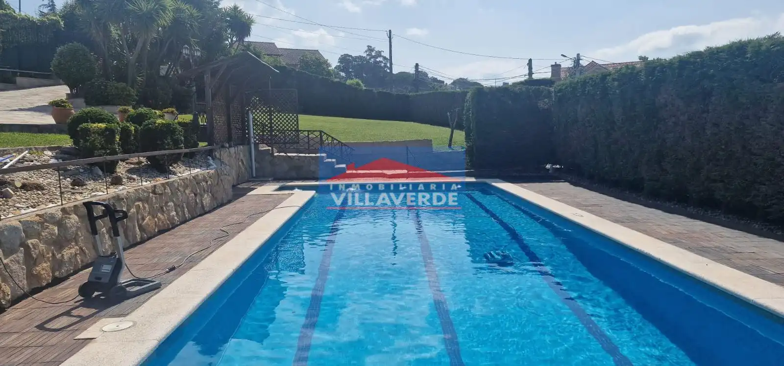 Piscina de Casa o xalet en venda en Cangas  amb Calefacció, Terrassa i Traster