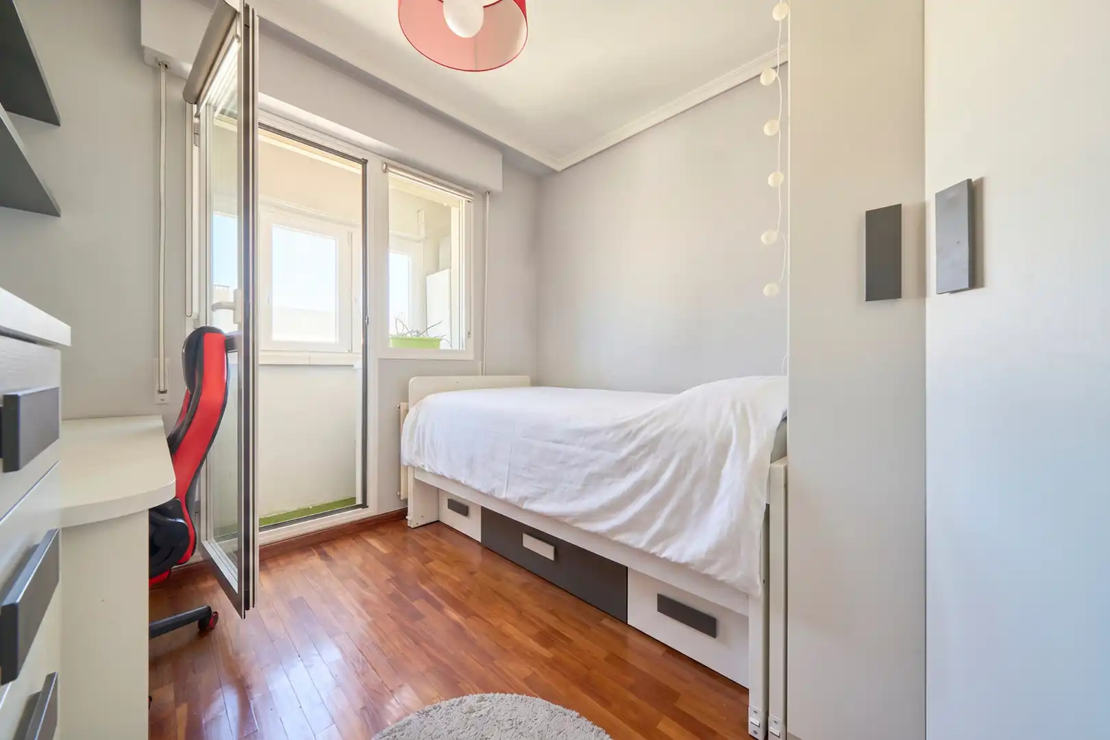 Habitación de Dúplex en venta en Vitoria - Gasteiz con Terraza, Trastero y Amueblado