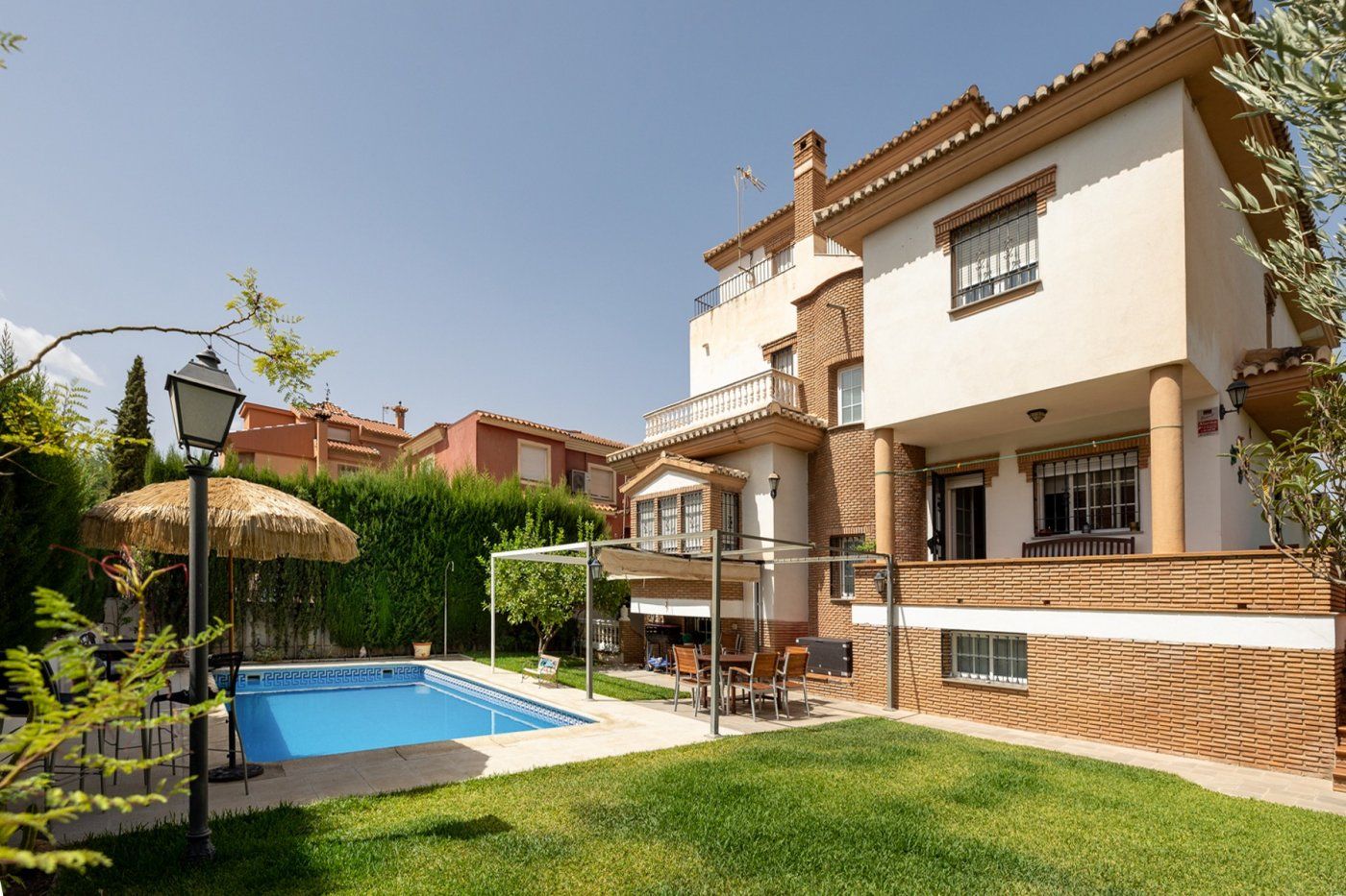Jardí de Casa o xalet en venda en Ogíjares amb Calefacció, Terrassa i Balcó