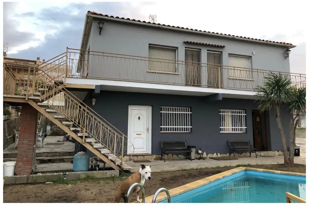 Vista exterior de Casa o xalet en venda en Vilanova i la Geltrú amb Terrassa
