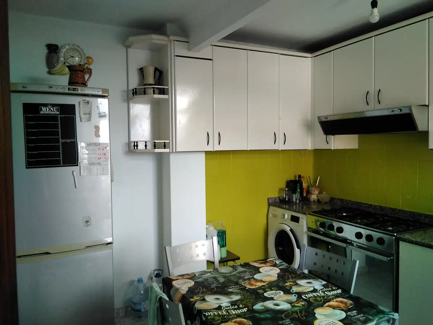 Cocina de Piso en venta en Santiago de Compostela  con Trastero y Balcón