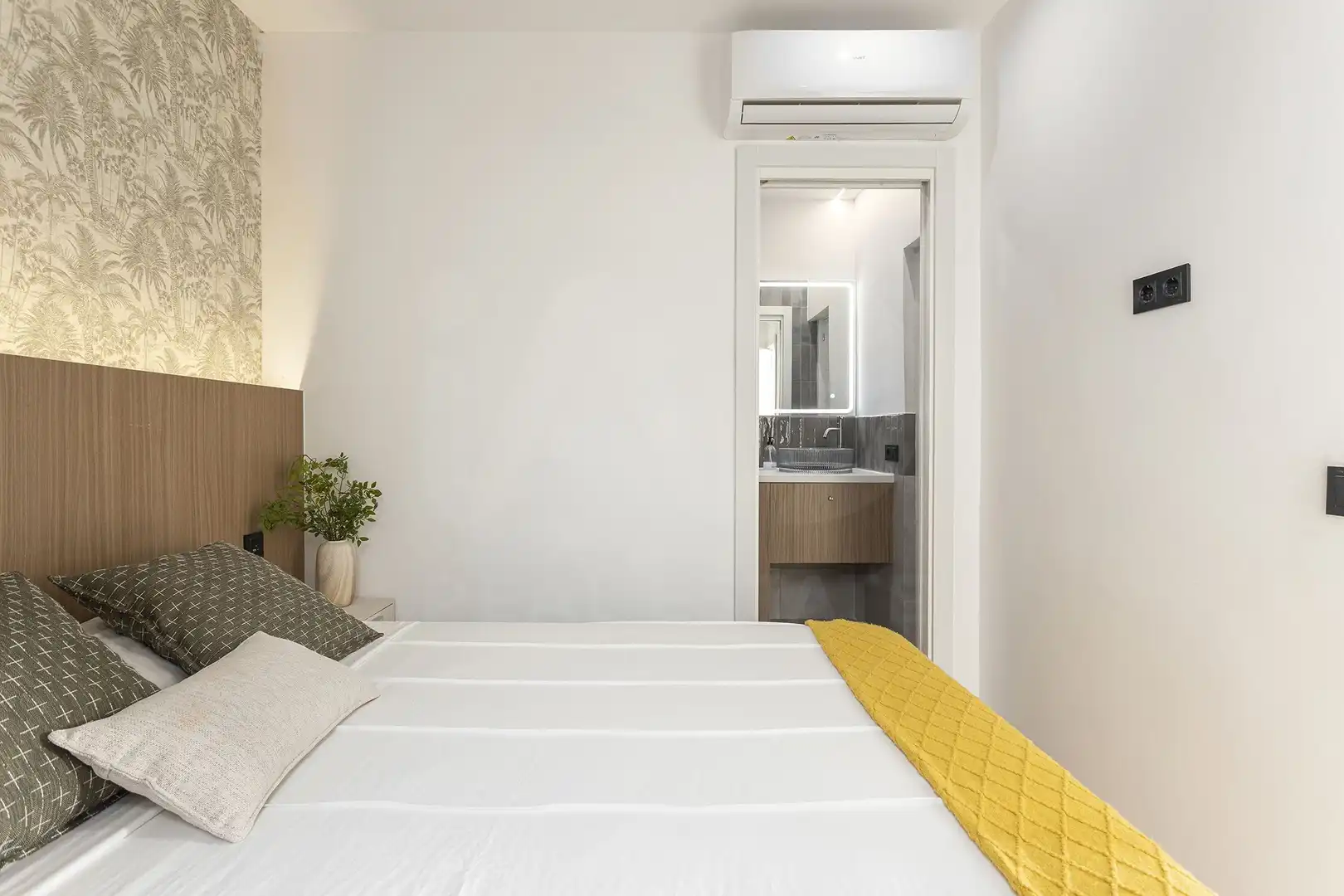 Schlafzimmer von Einfamilien-Reihenhaus zum Verkauf in Badalona mit Klimaanlage, Heizung und Terrasse