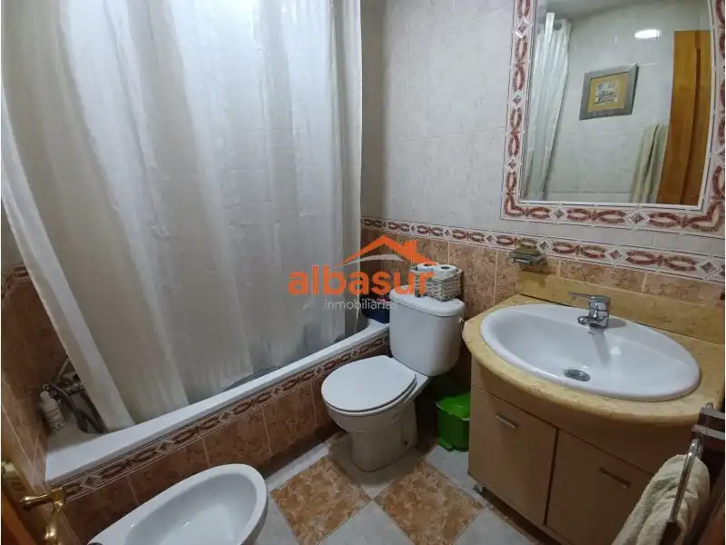 Bathroom of Flat for sale in Córdoba  with Air Conditioner and Heating