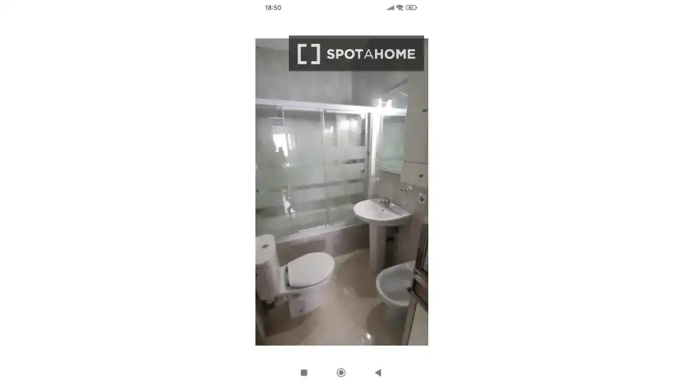 Badezimmer von Wohnung zur untervermieten in Madrid mit Klimaanlage, Terrasse und Möbliert