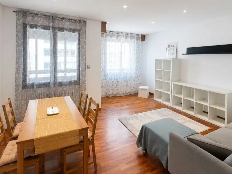 Habitación de Piso de alquiler con opción a compra en Ourense Capital  con Calefacción, Amueblado y Horno