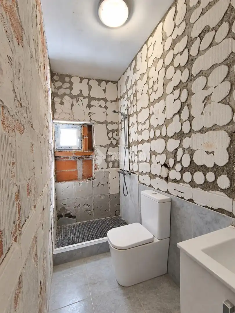 Baño de Casa adosada en venta en Alcalá de Henares con Aire acondicionado y Trastero