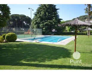 Swimming pool of Flat to rent in Premià de Dalt  with Air Conditioner, Heating and Private garden