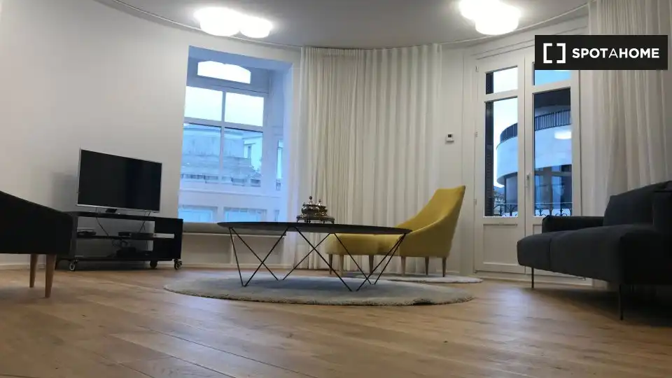 Room in Ensanche - Moyua - Diputación