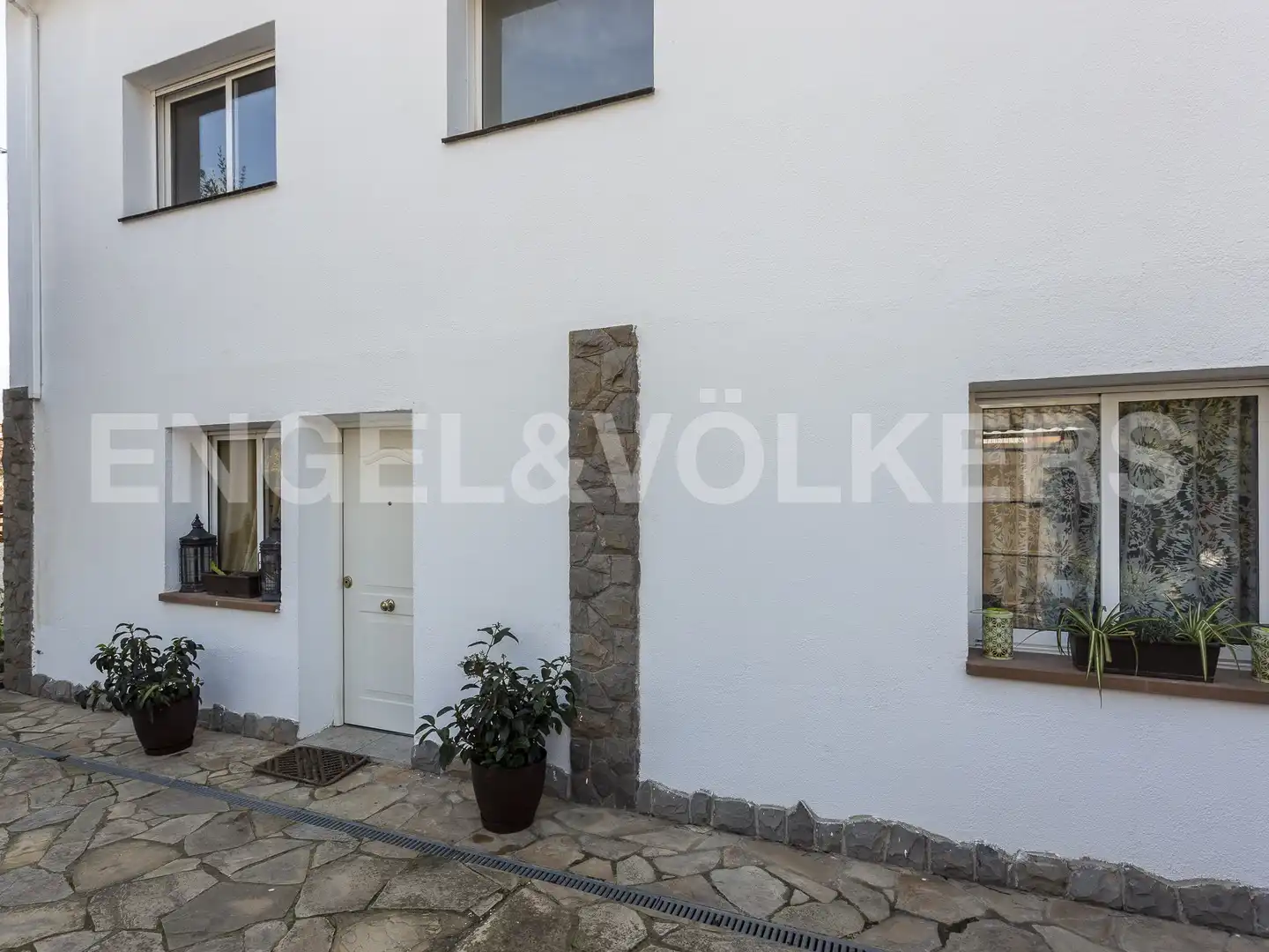 Vista exterior de Casa o xalet en venda en Castelldefels amb Aire condicionat, Calefacció i Jardí privat