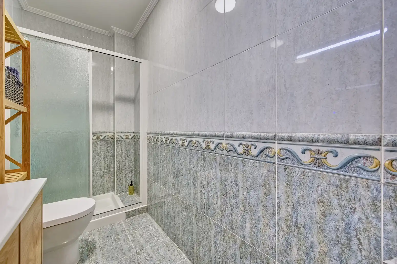 Badezimmer von Wohnung zum Verkauf in  Pamplona / Iruña mit Heizung und Parkett
