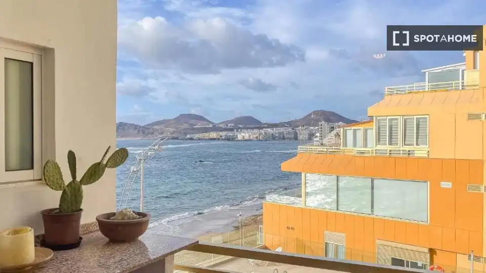 Dormitori de Apartament per a compartir en Las Palmas de Gran Canaria amb Aire condicionat, Terrassa i Moblat