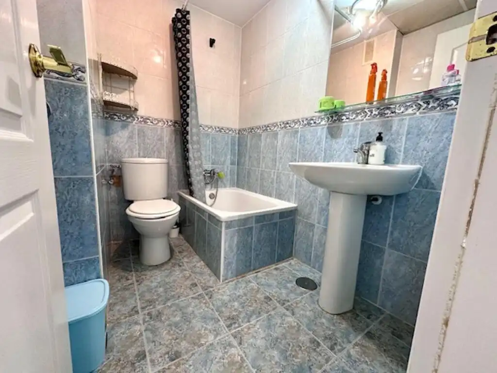 Badezimmer von Wohnung zum Verkauf in Estepona mit Klimaanlage und Möbliert