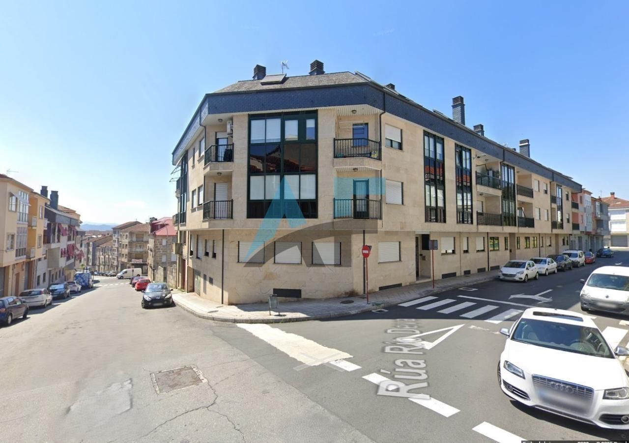 Vista exterior de Dúplex en venda en Ourense Capital  amb Calefacció, Parquet i Moblat