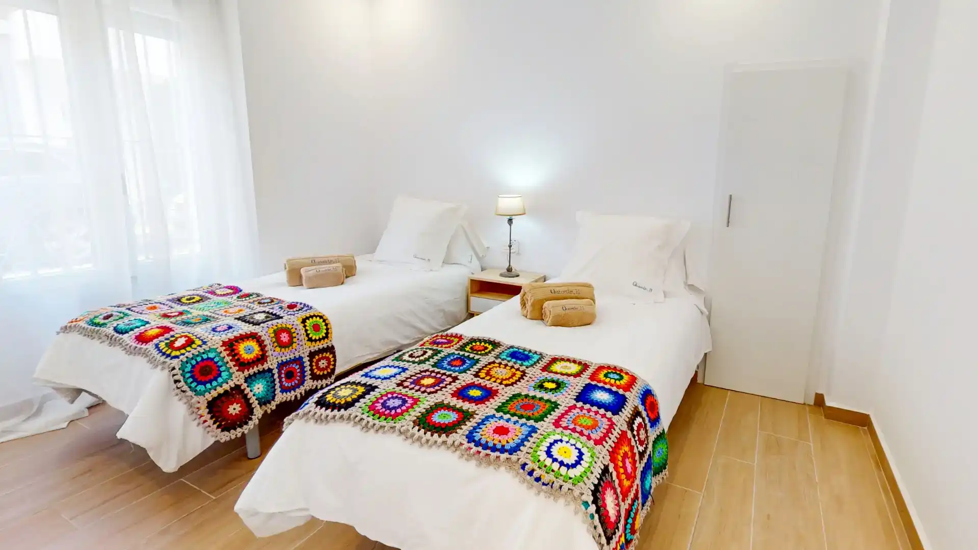 Schlafzimmer von Wohnung zur Miete in Dénia mit Parkett und Möbliert