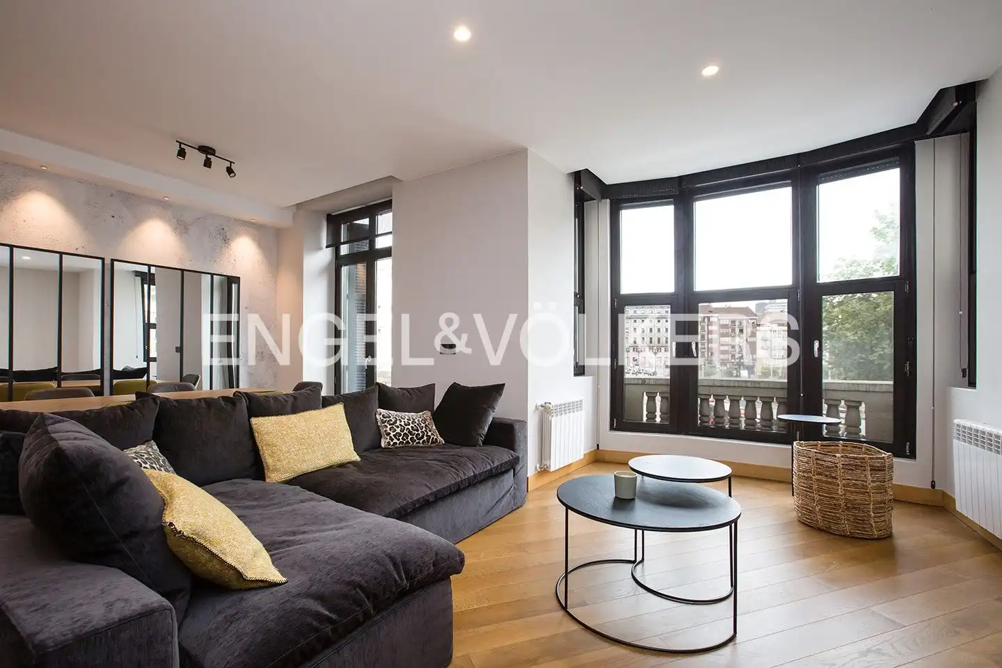 Vista exterior de Piso de alquiler en Bilbao  con Calefacción, Amueblado y Balcón