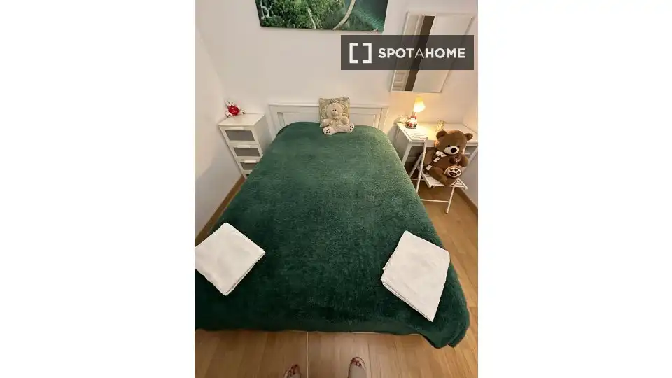 Room in Sant Gervasi- Galvany