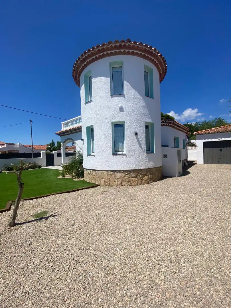 Vista exterior de Casa o xalet de lloguer en Mont-roig del Camp amb Aire condicionat, Calefacció i Jardí privat
