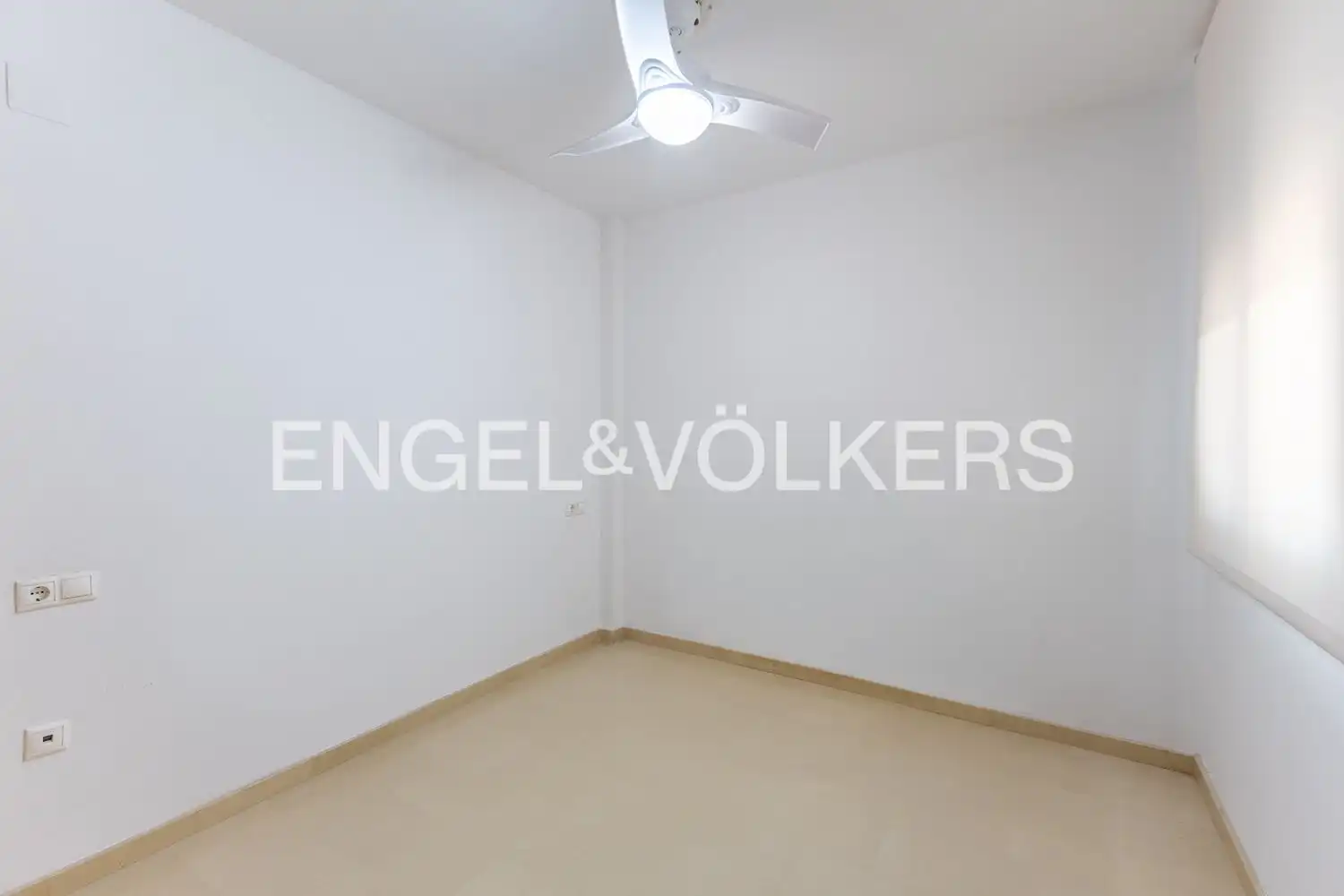 Ático de alquiler en Rafelbuñol / Rafelbunyol con Aire acondicionado, Calefacción y Jardín privado