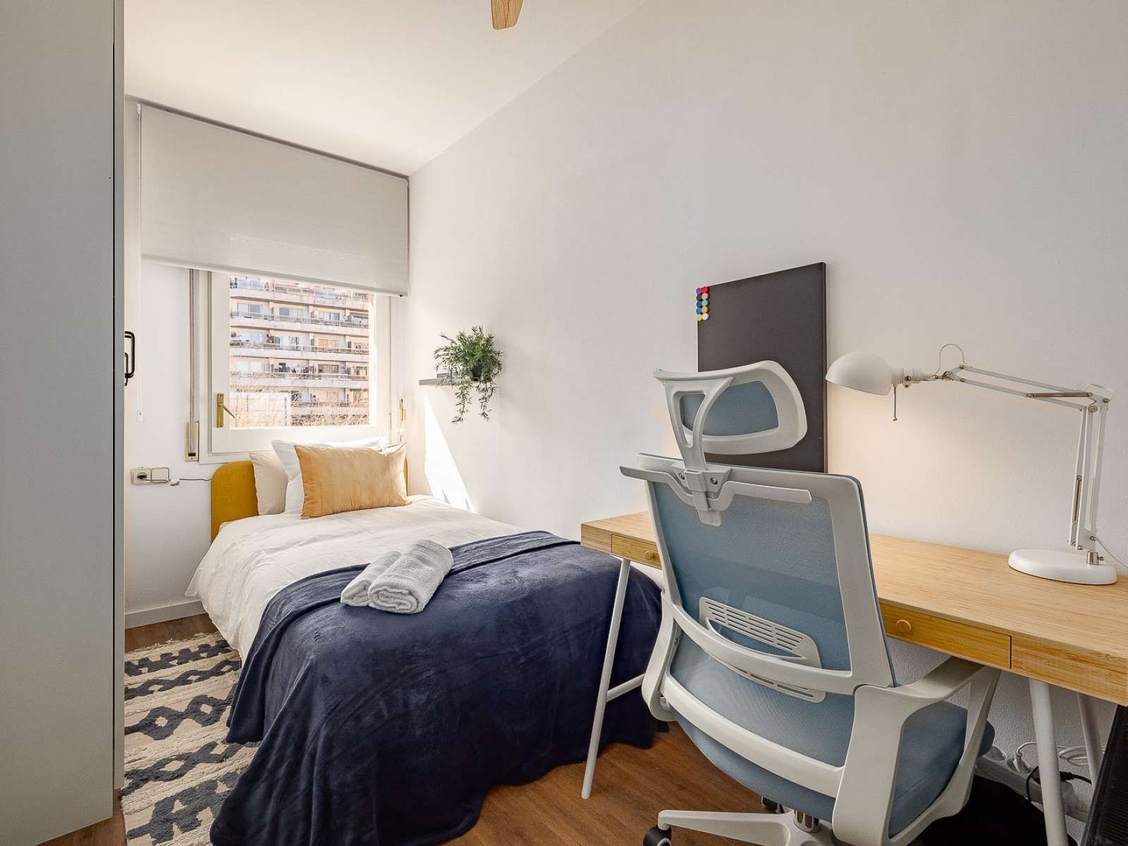 Bedroom of Flat to share in Sant Cugat del Vallès  with Air Conditioner, Heating and Terrace