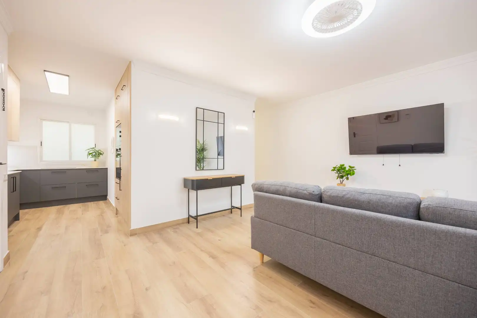 Sala de estar de Piso de alquiler en Las Palmas de Gran Canaria con Amueblado, Balcón y Alarma
