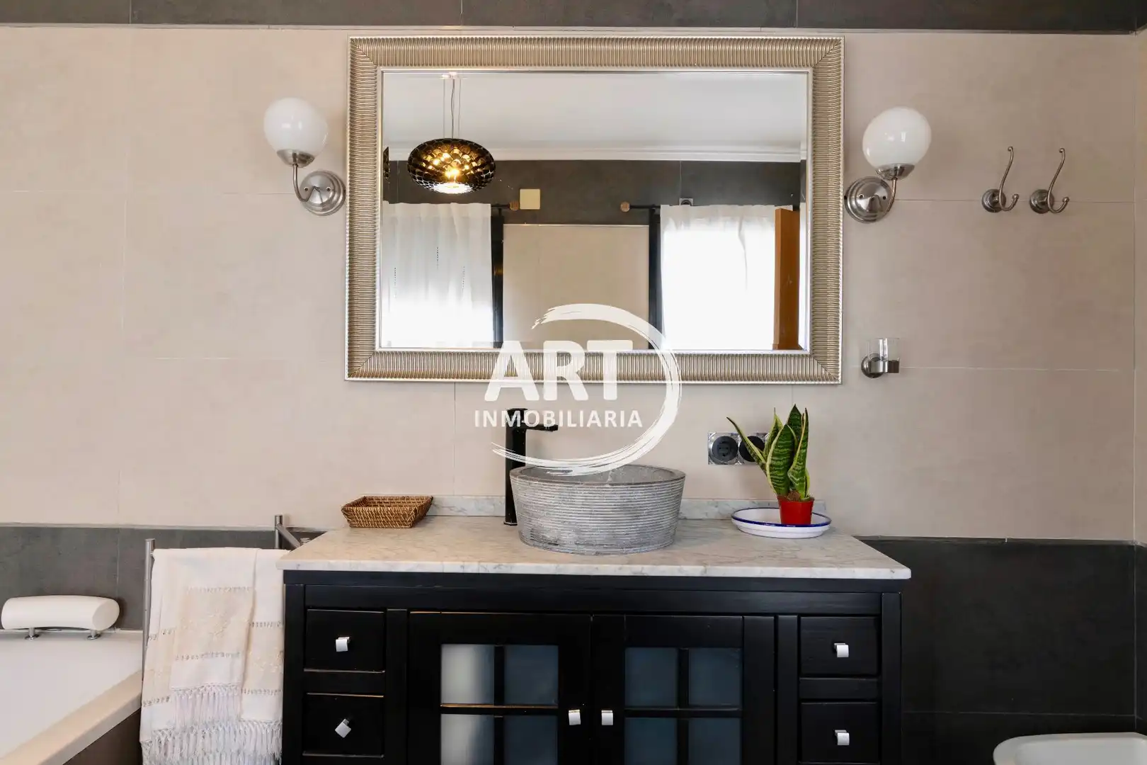 Bathroom of Houses for sale in L'Eliana  with Air Conditioner, Heating and Terrace