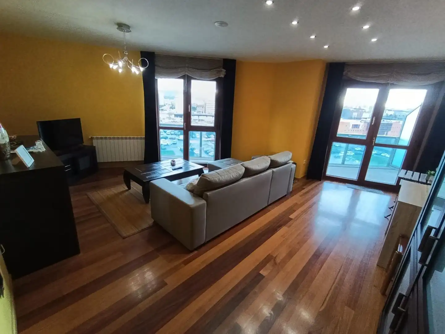 Sala d'estar de Pis en venda en Gijón  amb Terrassa, Traster i Moblat