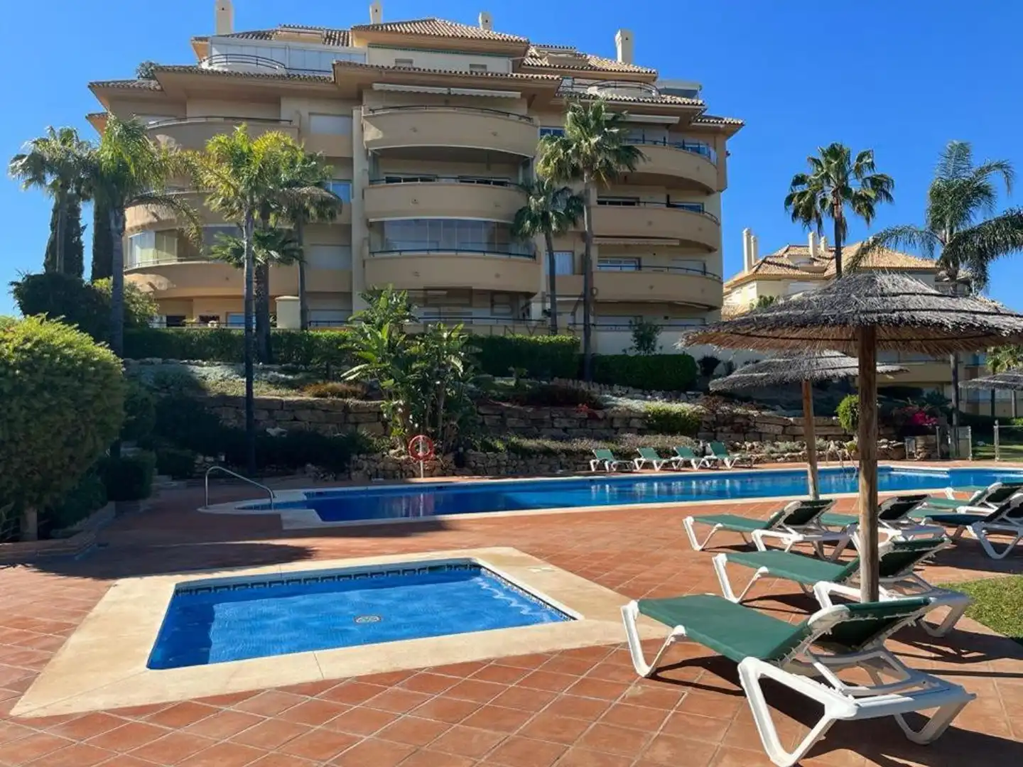 Piso con piscina en venta en Elviria Hills