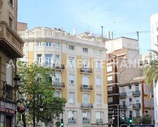 Vista exterior de Pis en venda en  Valencia Capital amb Parquet i Terrassa