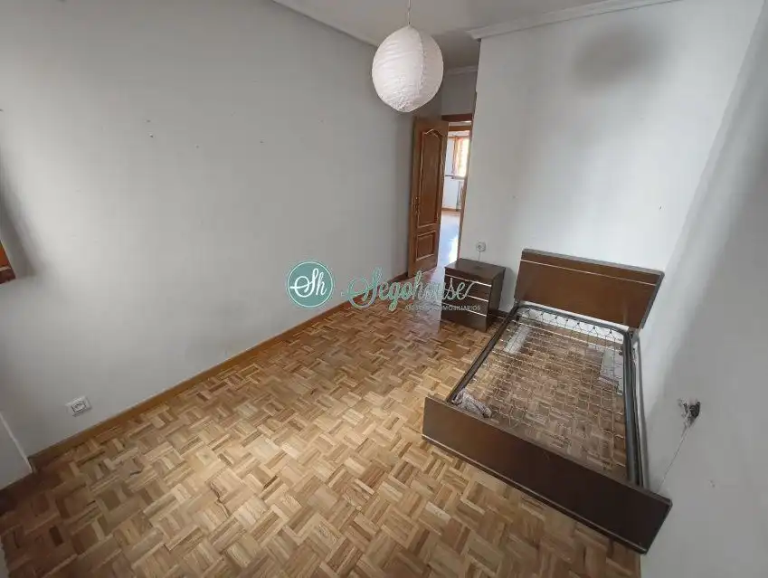 Habitación de Piso en venta en Segovia con Calefacción, Parquet y Trastero