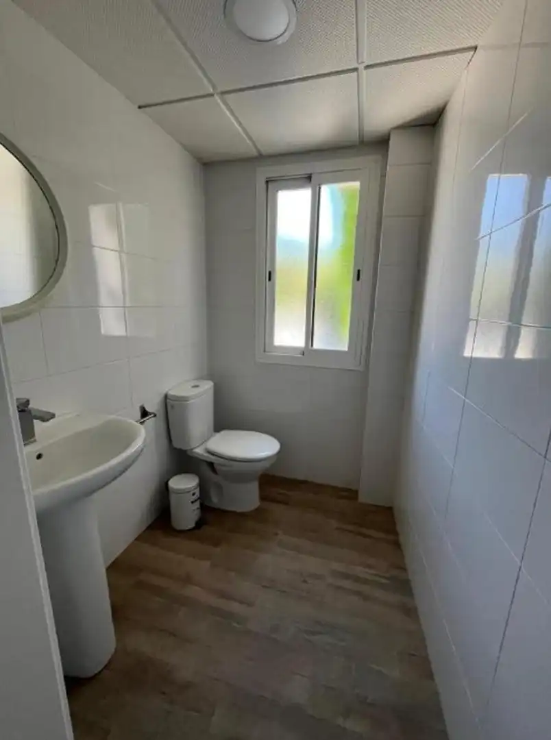 Bany de Casa o xalet en venda en Córdoba amb Aire condicionat, Jardí privat i Terrassa