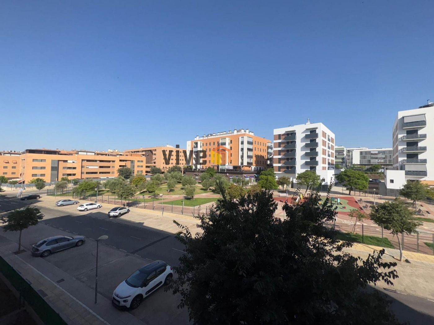 Vista exterior de Pis en venda en Mairena del Aljarafe amb Aire condicionat, Terrassa i Piscina comunitària