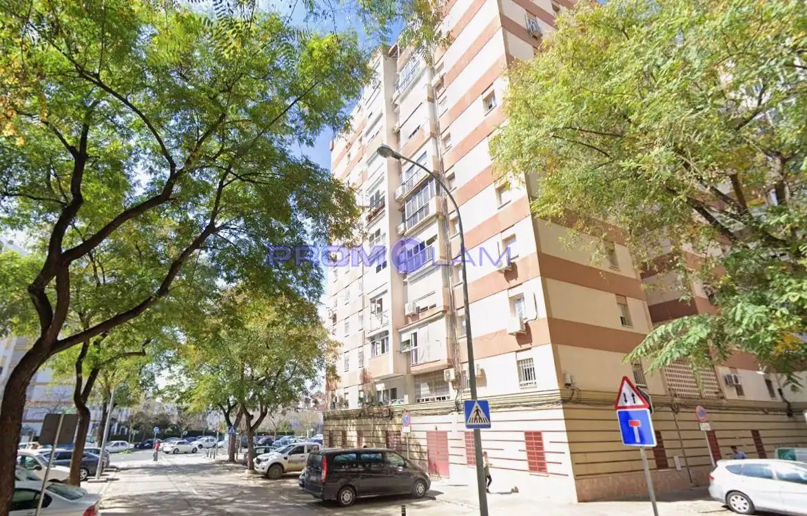 Vista exterior de Piso en venta en Sevilla