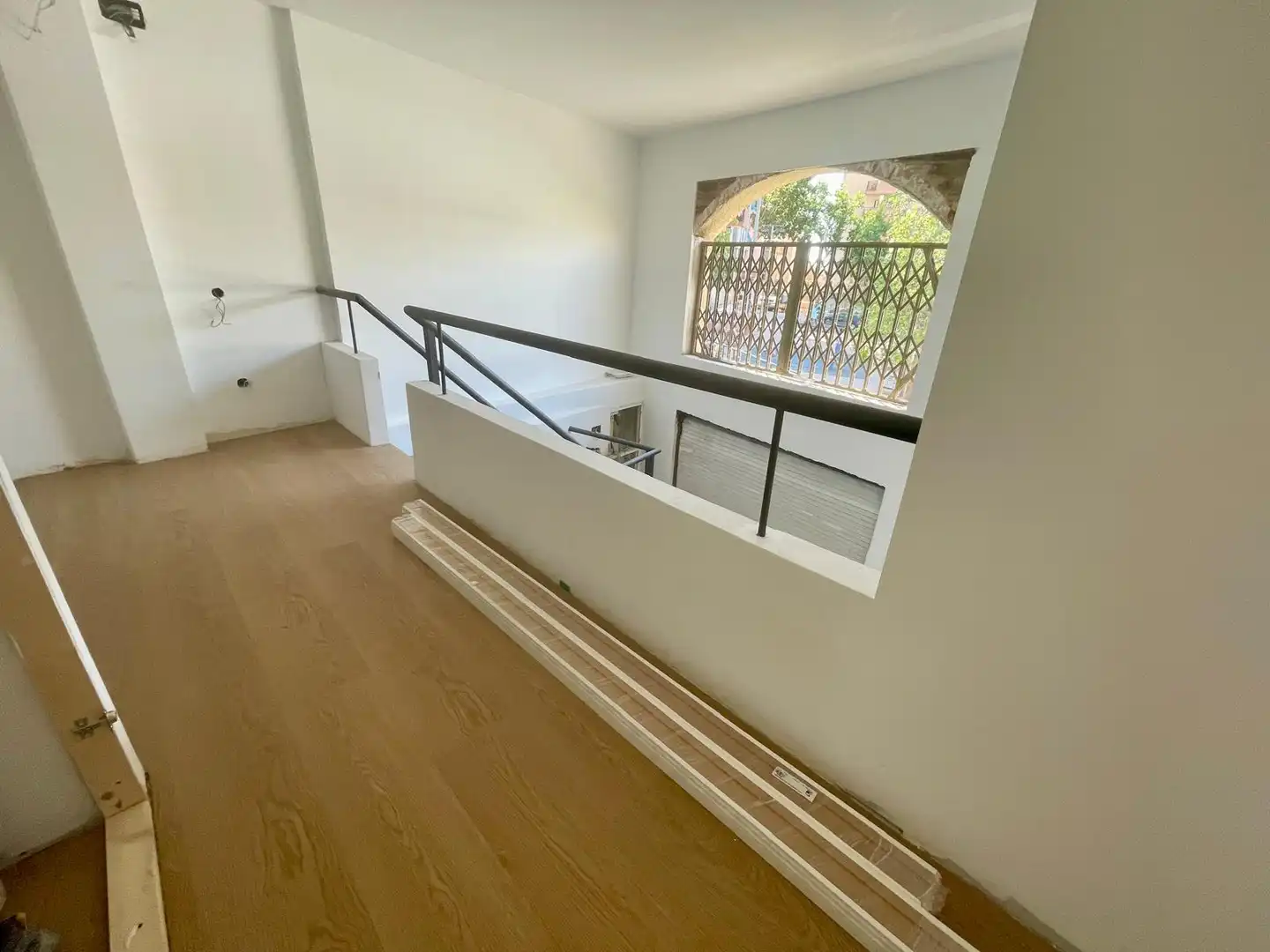 Maisonette zum Verkauf in Badalona mit Klimaanlage, Parkett und Abstellraum